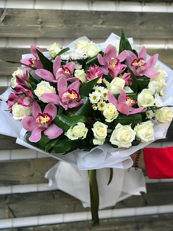 Букет цветов из: Розы и Хризантемы в Новобатайске